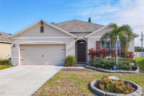 House in Winter Haven, Florida 4 bedrooms, 171.96 sq.m. № 1741026 - photo 2