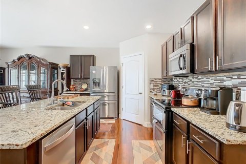 House in Winter Haven, Florida 4 bedrooms, 171.96 sq.m. № 1741026 - photo 9