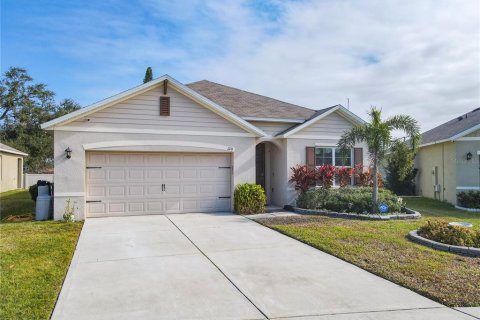 House in Winter Haven, Florida 4 bedrooms, 171.96 sq.m. № 1741026 - photo 3