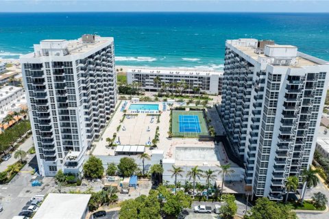 Снять в аренду кондоминиум в Помпано-Бич, Флорида 2 спальни, 97.55м2, № 1952942 - фото 1