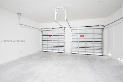 Купить виллу или дом в Майами, Флорида 5 спален, 255.57м2, № 1891462 - фото 12