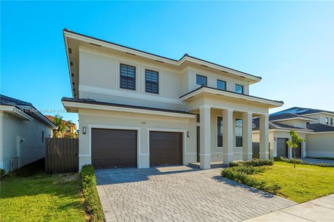 Купить виллу или дом в Майами, Флорида 5 спален, 255.57м2, № 1891462 - фото 2