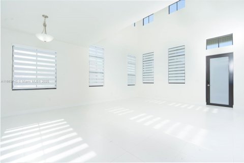 Купить виллу или дом в Майами, Флорида 5 спален, 255.57м2, № 1891462 - фото 9