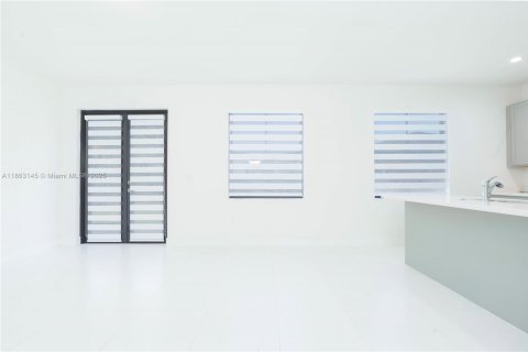 Купить виллу или дом в Майами, Флорида 5 спален, 255.57м2, № 1891462 - фото 8