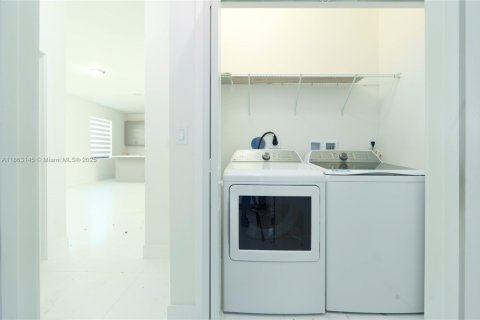 Купить виллу или дом в Майами, Флорида 5 спален, 255.57м2, № 1891462 - фото 10