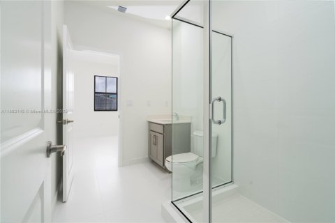 Купить виллу или дом в Майами, Флорида 5 спален, 255.57м2, № 1891462 - фото 18