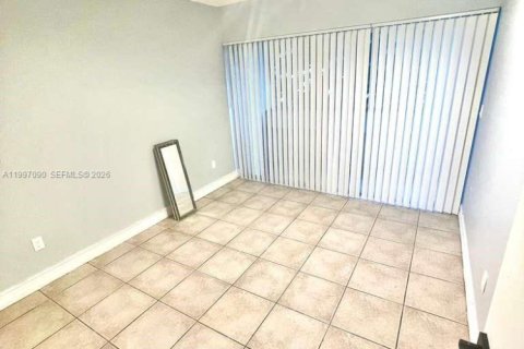 Copropriété à louer à Homestead, Floride: 2 chambres, 79.52 m2 № 2063517 - photo 3