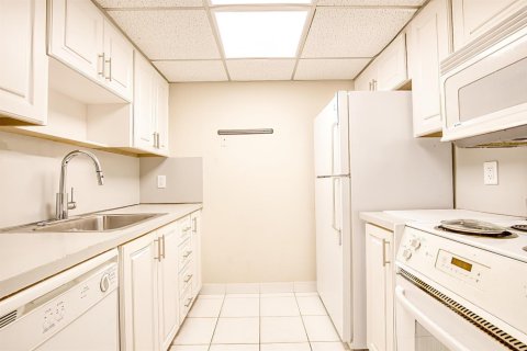 Condo in Pompano Beach, Florida, 1 bedroom  № 2191806 - photo 11
