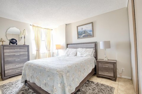Condo in Pompano Beach, Florida, 1 bedroom  № 2191806 - photo 2