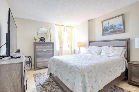 Condo in Pompano Beach, Florida, 1 bedroom  № 2191806 - photo 4