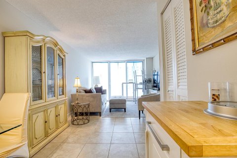 Condo in Pompano Beach, Florida, 1 bedroom  № 2191806 - photo 9