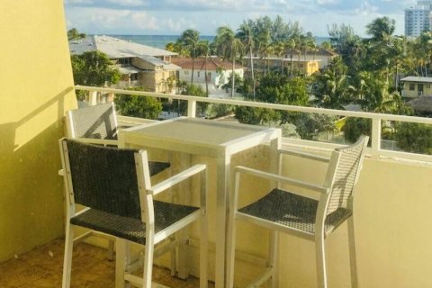 Condo in Pompano Beach, Florida, 1 bedroom  № 2191806 - photo 15