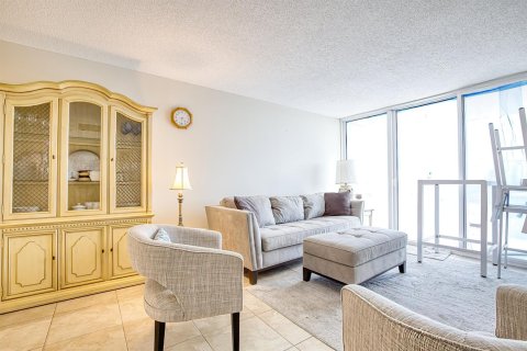 Condo in Pompano Beach, Florida, 1 bedroom  № 2191806 - photo 10