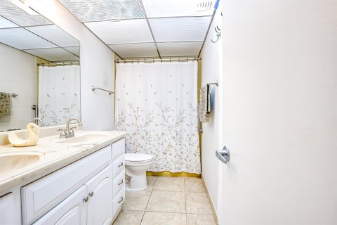 Condo in Pompano Beach, Florida, 1 bedroom  № 2191806 - photo 14