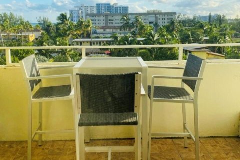 Condo in Pompano Beach, Florida, 1 bedroom  № 2191806 - photo 16