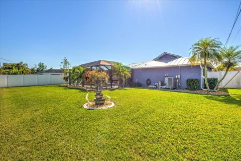 House in Cape Coral, Florida 3 bedrooms, 145.76 sq.m. № 1518237 - photo 29