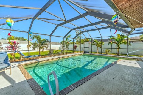 House in Cape Coral, Florida 3 bedrooms, 145.76 sq.m. № 1518237 - photo 17