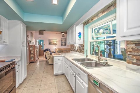 House in Cape Coral, Florida 3 bedrooms, 145.76 sq.m. № 1518237 - photo 5