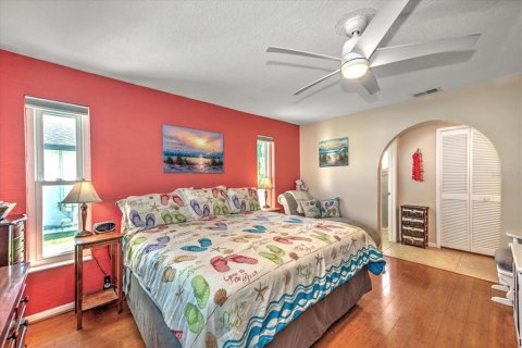 House in Cape Coral, Florida 3 bedrooms, 145.76 sq.m. № 1518237 - photo 11