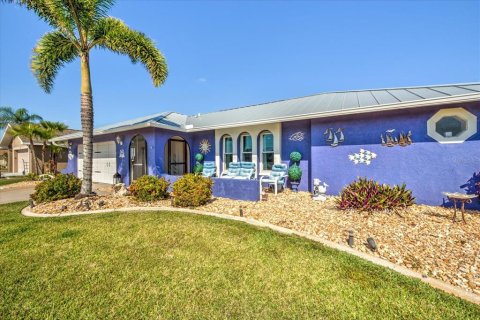 House in Cape Coral, Florida 3 bedrooms, 145.76 sq.m. № 1518237 - photo 27