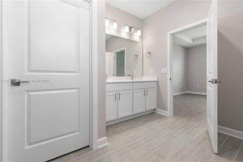 House in Palm Bay, Florida 3 bedrooms, 184.23 sq.m. № 1927829 - photo 18