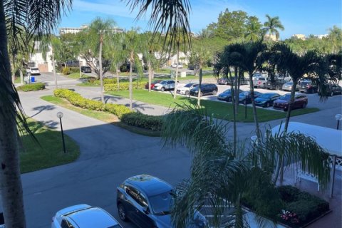 Copropriété à vendre à Pompano Beach, Floride: 3 chambres, 139.35 m2 № 970628 - photo 1