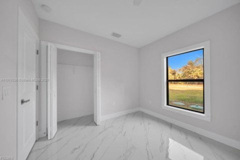 Casa en venta en Lehigh Acres, Florida, 3 dormitorios № 2018295 - foto 16