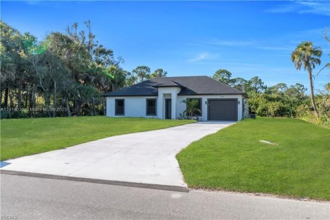 Casa en venta en Lehigh Acres, Florida, 3 dormitorios № 2018295 - foto 3