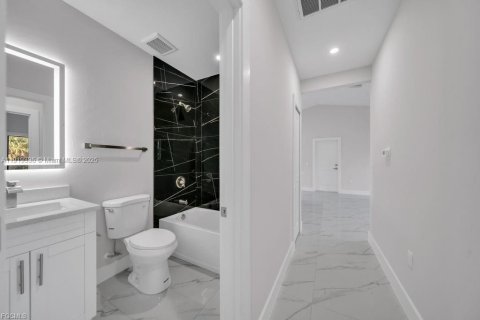 Casa en venta en Lehigh Acres, Florida, 3 dormitorios № 2018295 - foto 18