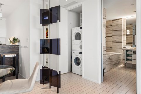 Condo in Miami Beach, Florida, 1 bedroom  № 2022961 - photo 27