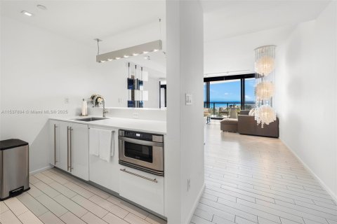 Condo in Miami Beach, Florida, 1 bedroom  № 2022961 - photo 13