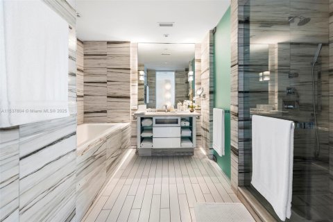 Condo in Miami Beach, Florida, 1 bedroom  № 2022961 - photo 21