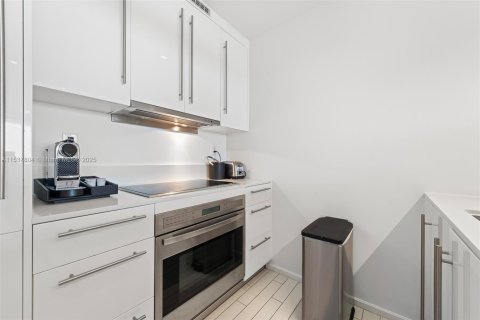 Condo in Miami Beach, Florida, 1 bedroom  № 2022961 - photo 14