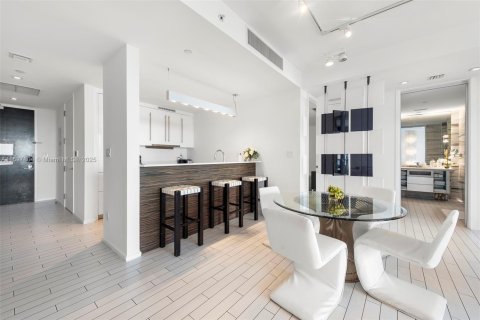 Condo in Miami Beach, Florida, 1 bedroom  № 2022961 - photo 12