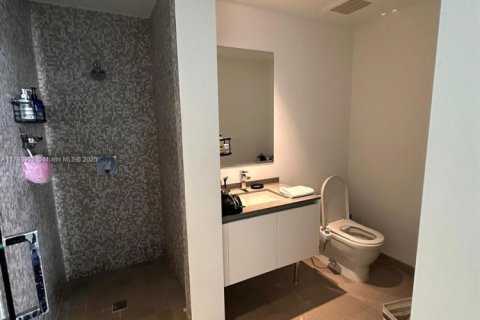 Condo in Miami, Florida, 2 bedrooms  № 1863471 - photo 8