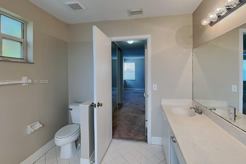 House in Pembroke Pines, Florida 3 bedrooms, 158.77 sq.m. № 1997742 - photo 8