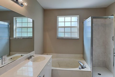 House in Pembroke Pines, Florida 3 bedrooms, 158.77 sq.m. № 1997742 - photo 10