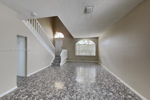 House in Pembroke Pines, Florida 3 bedrooms, 158.77 sq.m. № 1997742 - photo 4