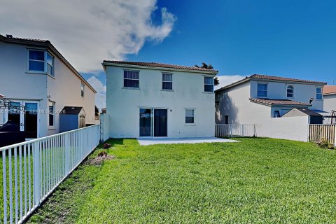 House in Pembroke Pines, Florida 3 bedrooms, 158.77 sq.m. № 1997742 - photo 15