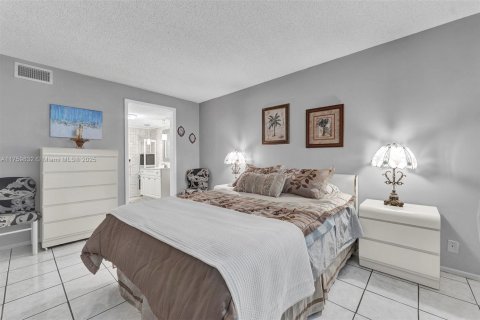 Condo in Lauderdale Lakes, Florida, 2 bedrooms  № 1861574 - photo 15