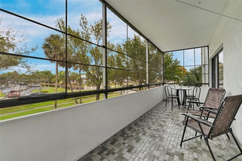 Condo in Lauderdale Lakes, Florida, 2 bedrooms  № 1861574 - photo 24