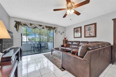 Condo in Lauderdale Lakes, Florida, 2 bedrooms  № 1861574 - photo 11