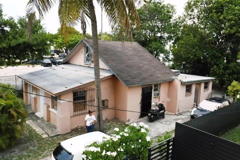 Propiedad comercial en venta en Miami, Florida, 149.76 m2 № 2061560 - foto 4