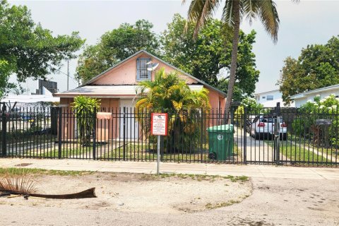 Immobilier commercial à Miami, Floride 149.76 m2 № 2061560