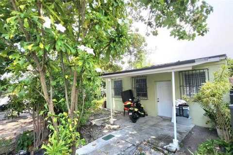Propiedad comercial en venta en Miami, Florida, 149.76 m2 № 2061560 - foto 6