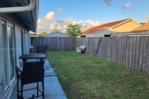 Villa ou maison à vendre à Miami, Floride: 4 chambres, 131.36 m2 № 2007484 - photo 12