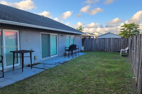 Villa ou maison à vendre à Miami, Floride: 4 chambres, 131.36 m2 № 2007484 - photo 13