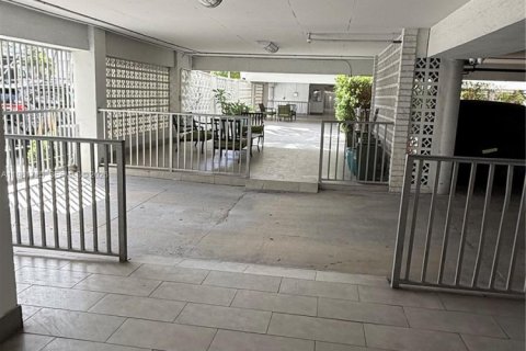 Condo in Miami Beach, Florida, 1 bedroom  № 2043104 - photo 3