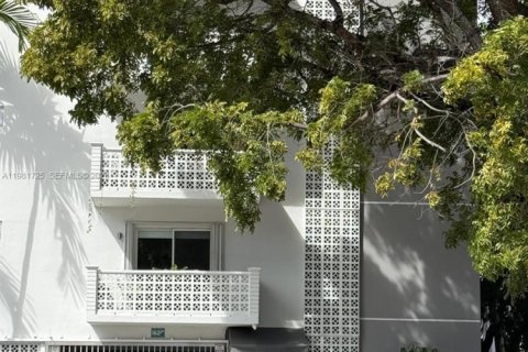 Condo in Miami Beach, Florida, 1 bedroom  № 2043104