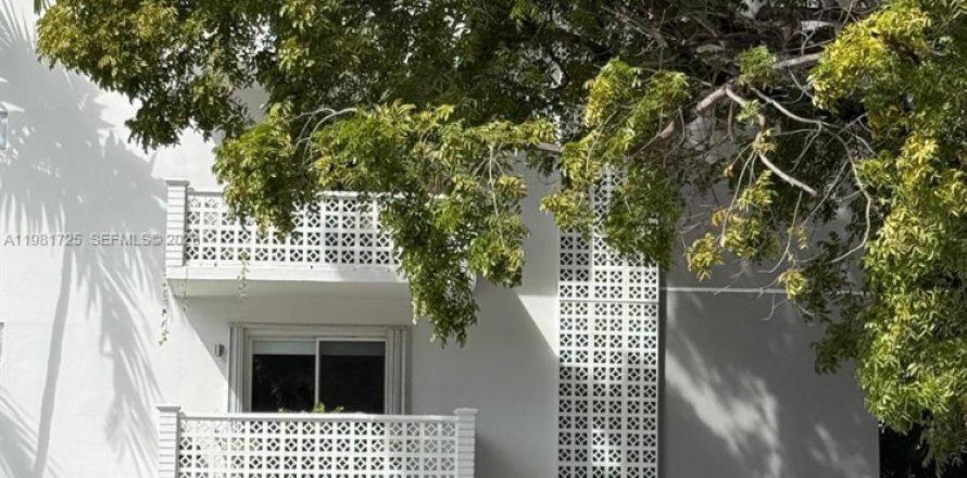 Condo in Miami Beach, Florida, 1 bedroom  № 2043104